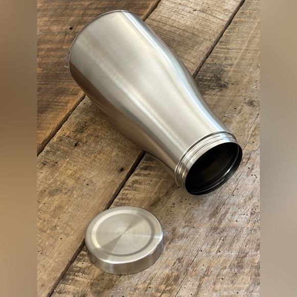 Hidden compartment located in a 30oz stainless steel coffeee tumbler - Picture 4 of 7